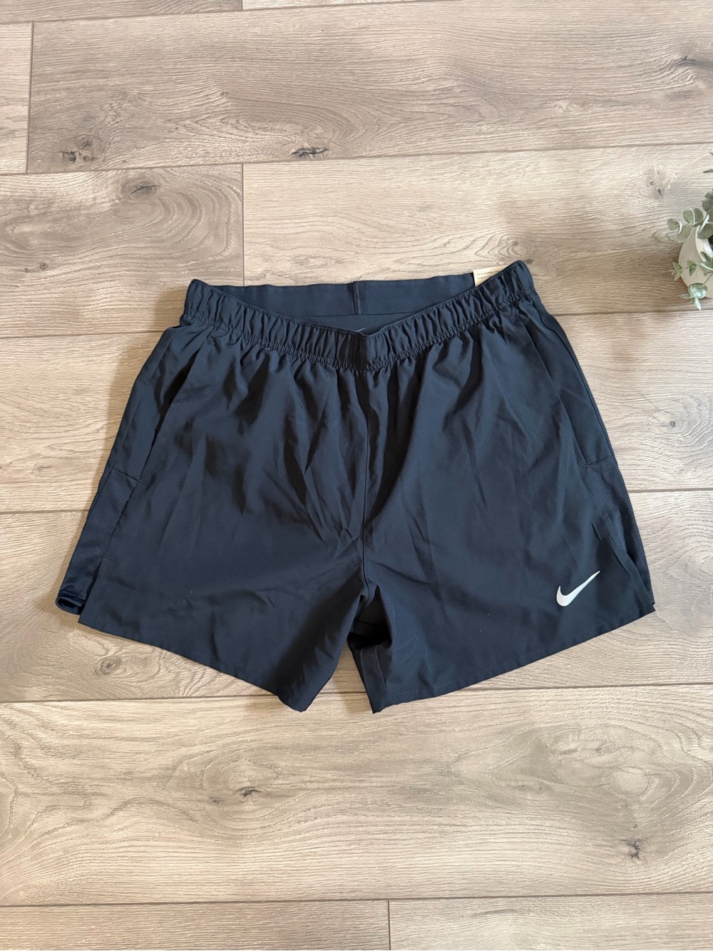 NWT Nike Men's Challenger Black Shorts with Elastic Waist Size Medium 5” Inseam - Picture 1 of 4